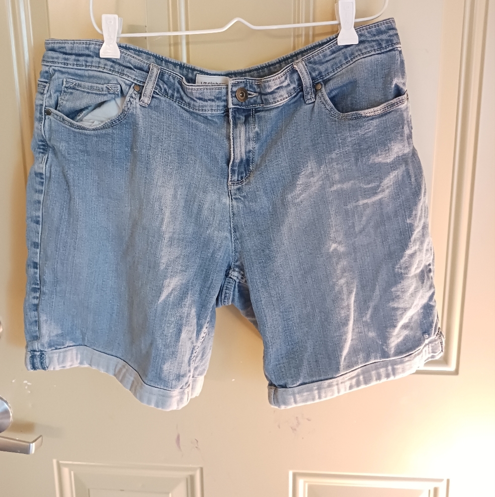 Liz Claiborne boyfreind Jean shorts size 14 38x7.5 light blue